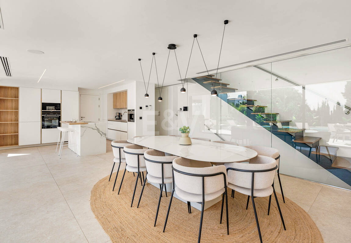 Fantastiskt prissatt lyx Villa med gym och underhållande faciliteter i Cabopino