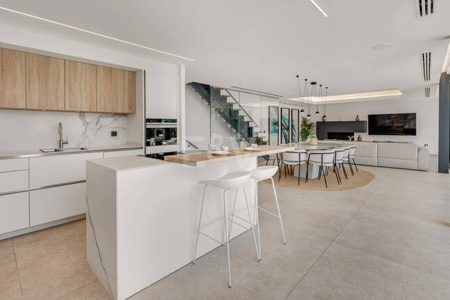 Fantastiskt prissatt lyx Villa med gym och underhållande faciliteter i Cabopino