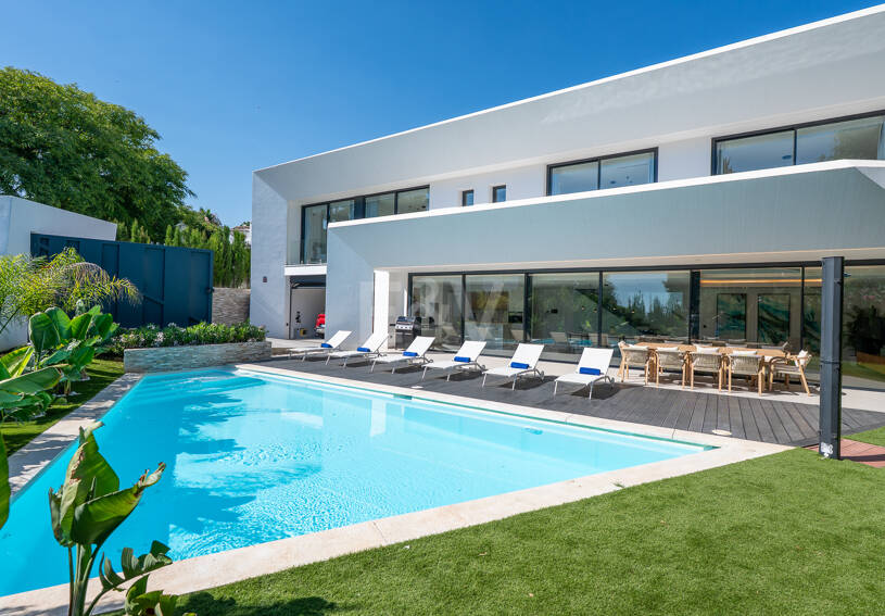 Fantastiskt prissatt lyx Villa med gym och underhållande faciliteter i Cabopino