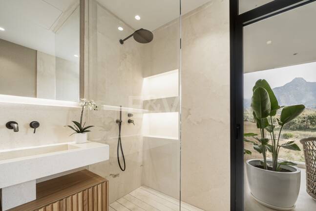 Penthouse exclusif avec piscine privée et vallée de golf panoramique Vues