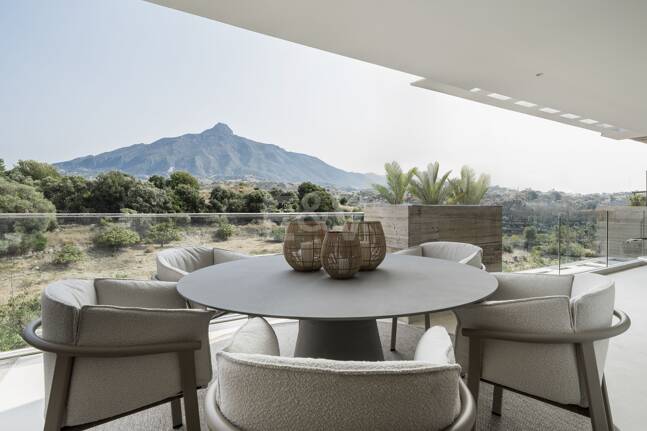 Penthouse exclusif avec piscine privée et vallée de golf panoramique Vues