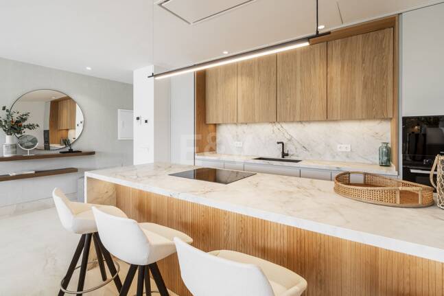 Penthouse exclusif avec piscine privée et vallée de golf panoramique Vues