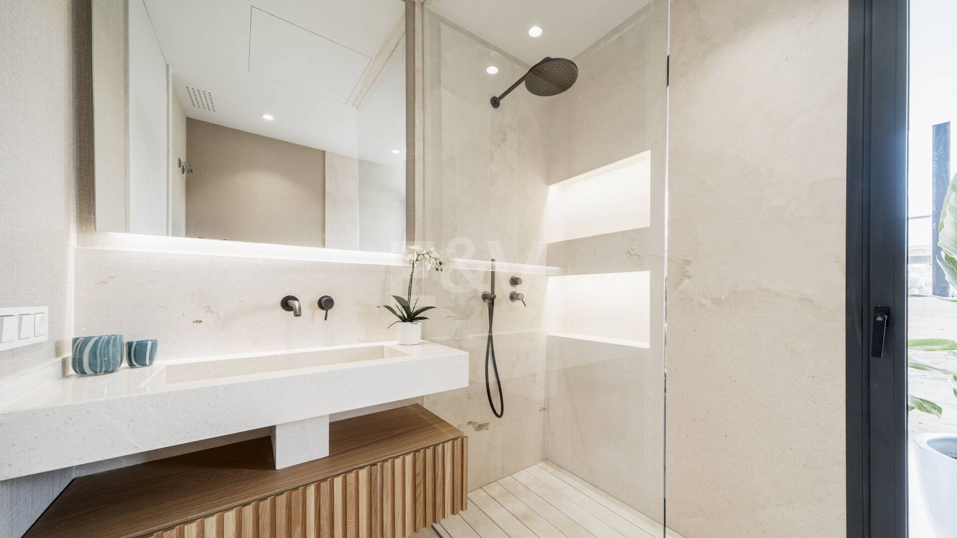 Design contemporain et vie en plein air au cœur de Nueva Andalucía