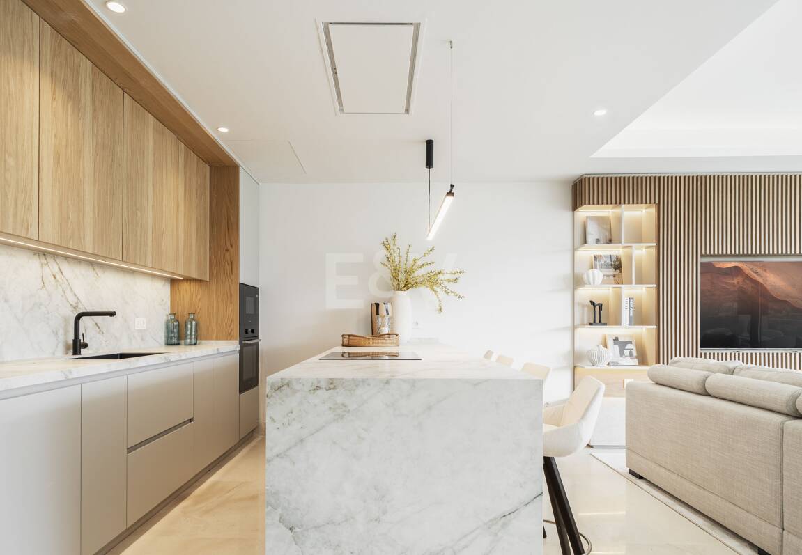 Design contemporain et vie en plein air au cœur de Nueva Andalucía