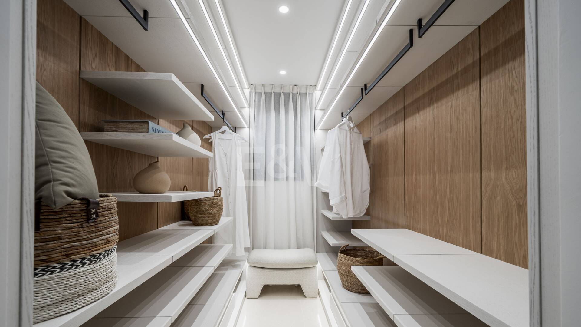 Design contemporain et vie en plein air au cœur de Nueva Andalucía