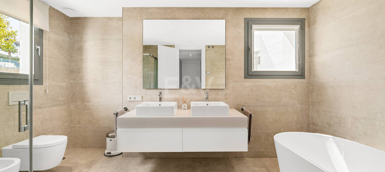Apartament na sprzedaż w Los Monteros, Marbella Wschodnia