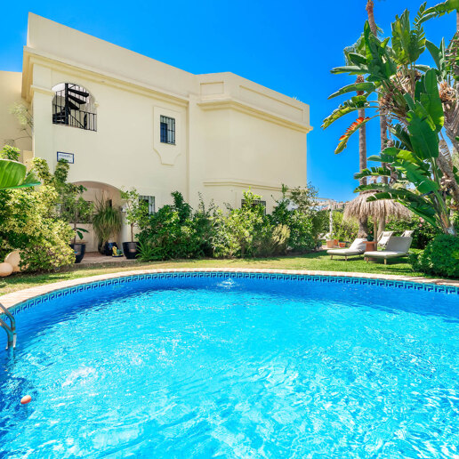 Semi fristående Villa med privat pool, trädgård