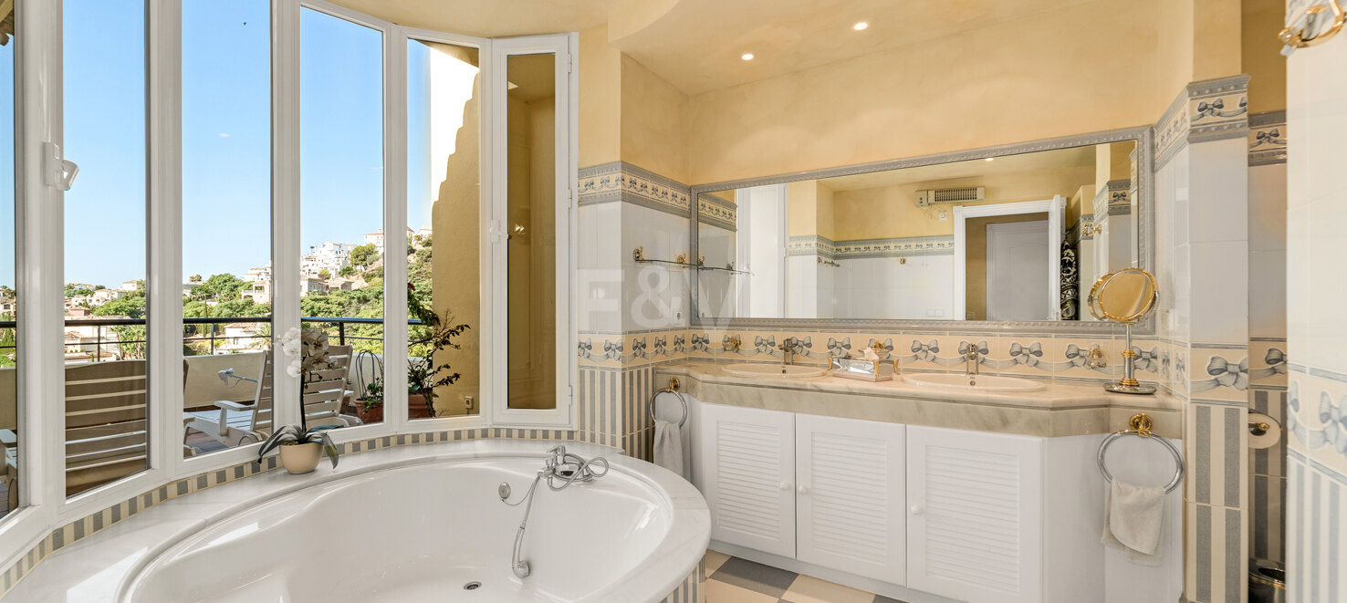Premium-Duplex-Penthouse mit Meerblick