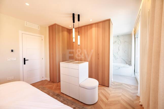 Contemporary Luxury Townhouse Steps from Puente Romano Beach Resort