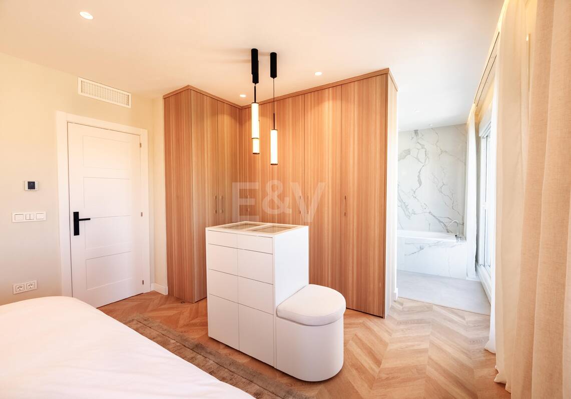 Stylowe współczesne miasta Schody od Puente Romano Beach Resort