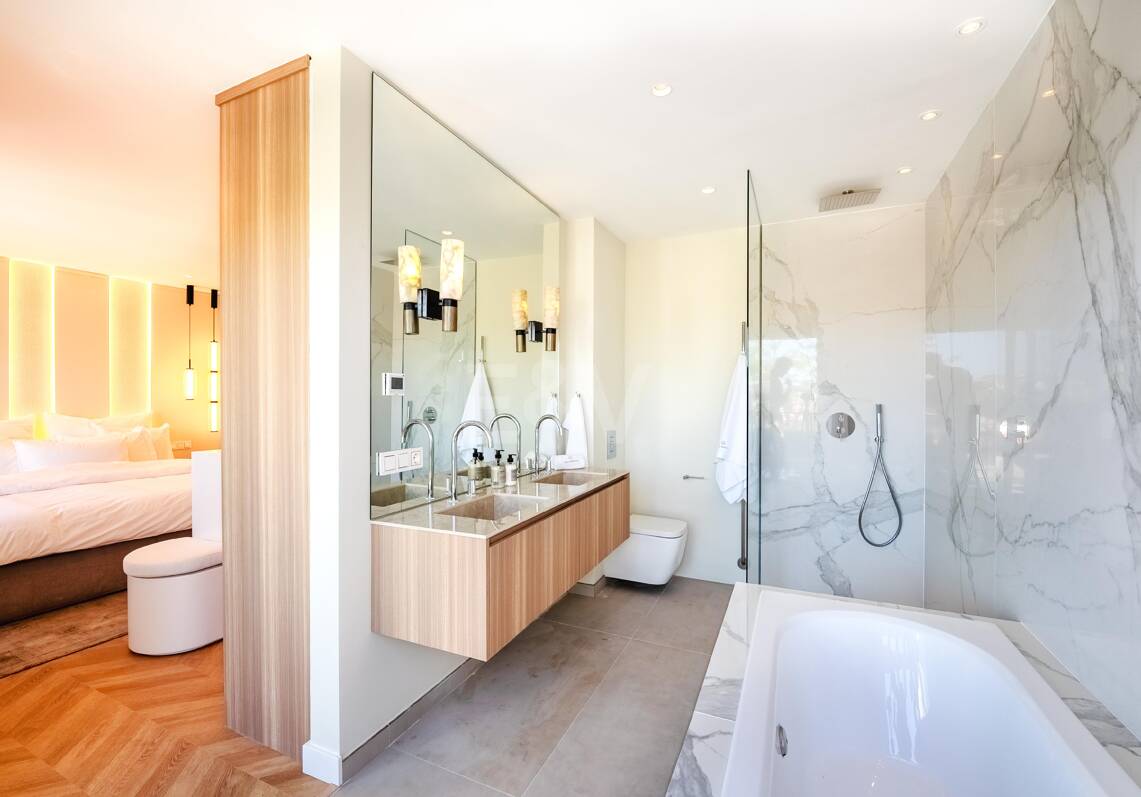 Stylowe współczesne miasta Schody od Puente Romano Beach Resort