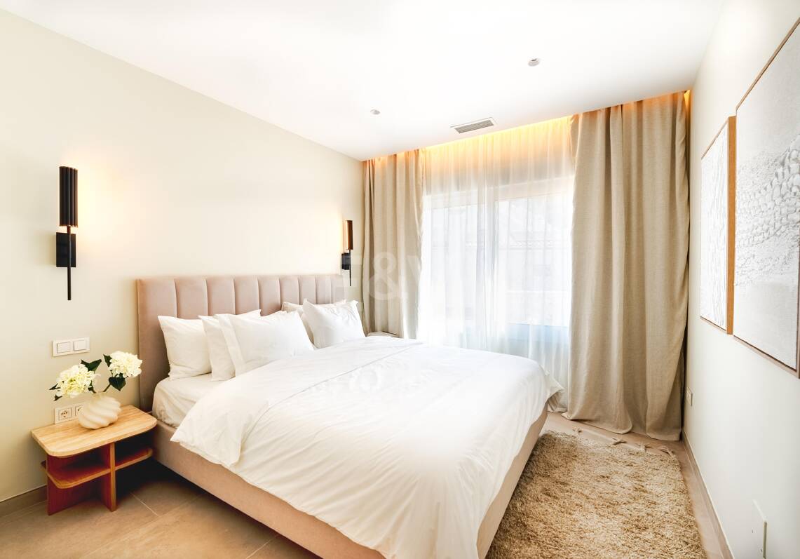 Stylowe współczesne miasta Schody od Puente Romano Beach Resort