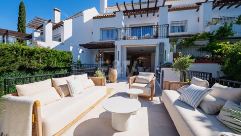 Contemporary Luxury Townhouse Steps from Puente Romano Beach Resort