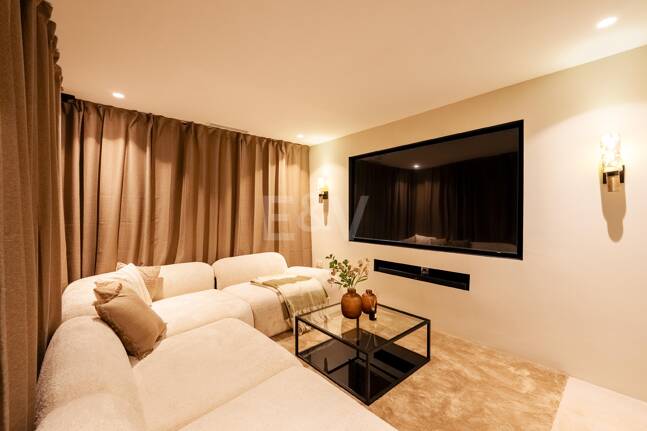 Contemporary Luxury Townhouse Steps from Puente Romano Beach Resort