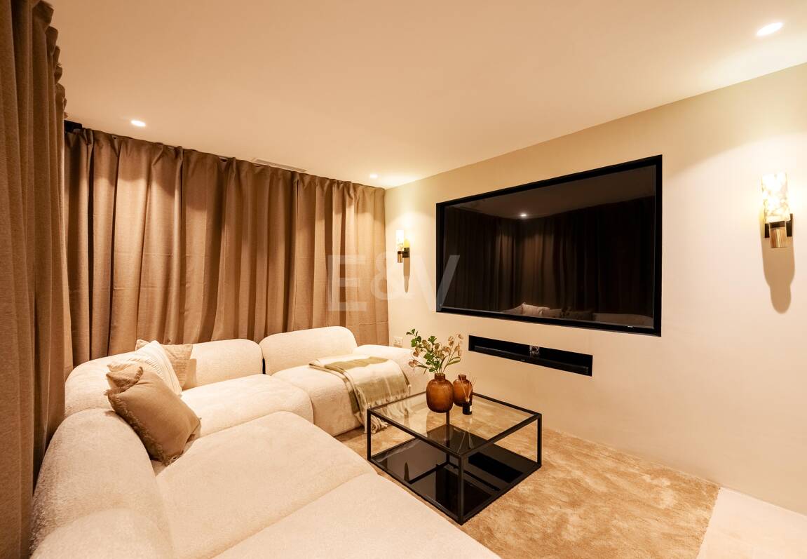 Contemporary Luxury Townhouse Steps from Puente Romano Beach Resort