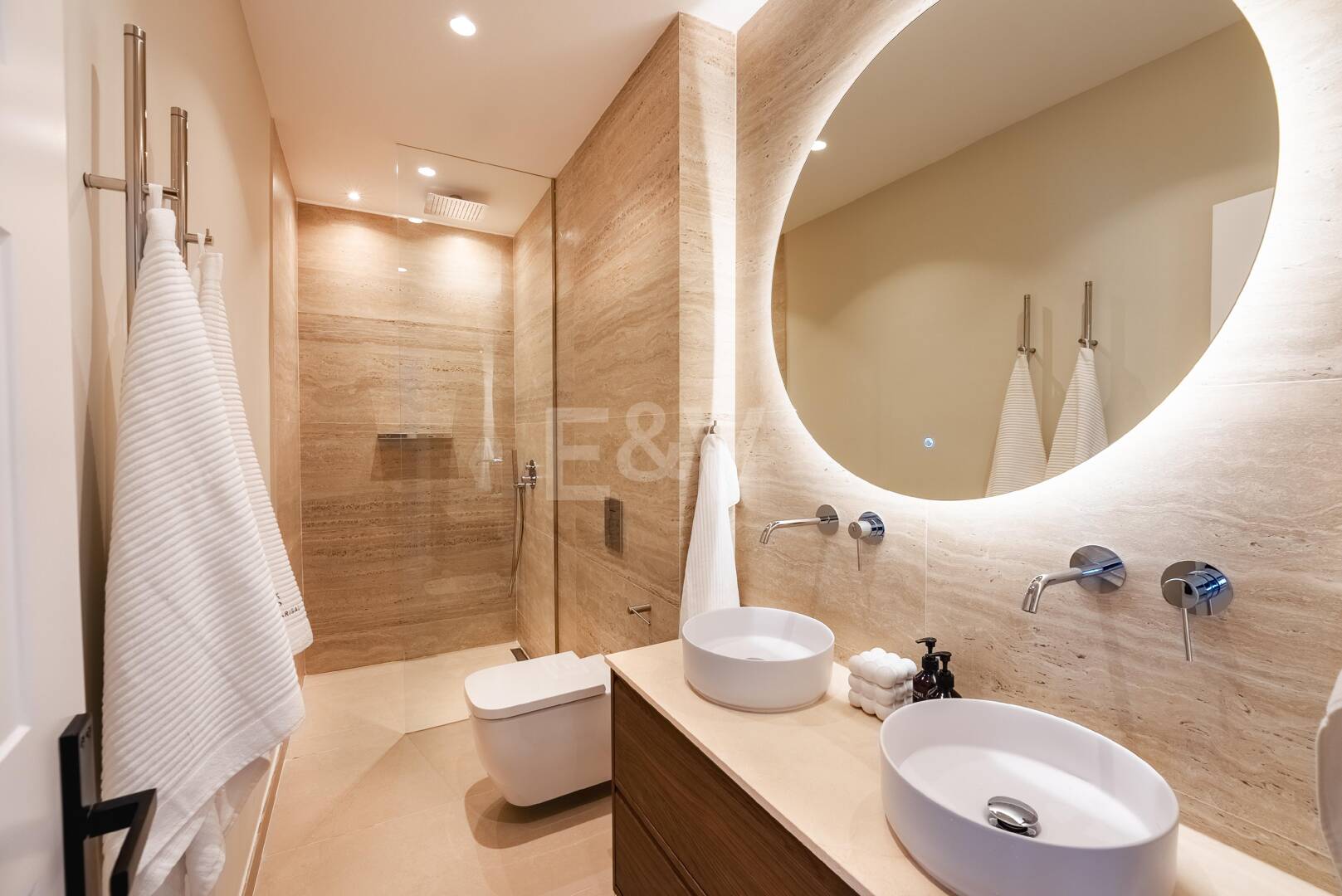 Contemporary Luxury Townhouse Steps from Puente Romano Beach Resort