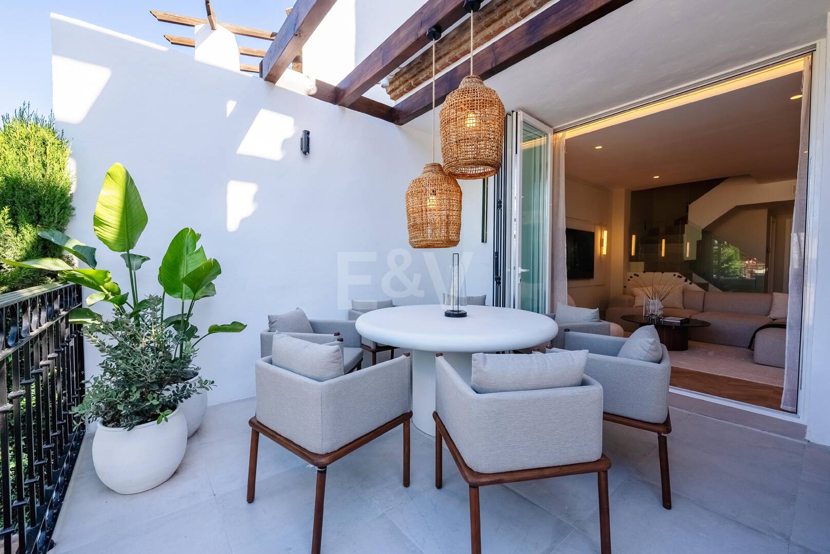 Contemporary Luxury Townhouse Steps from Puente Romano Beach Resort