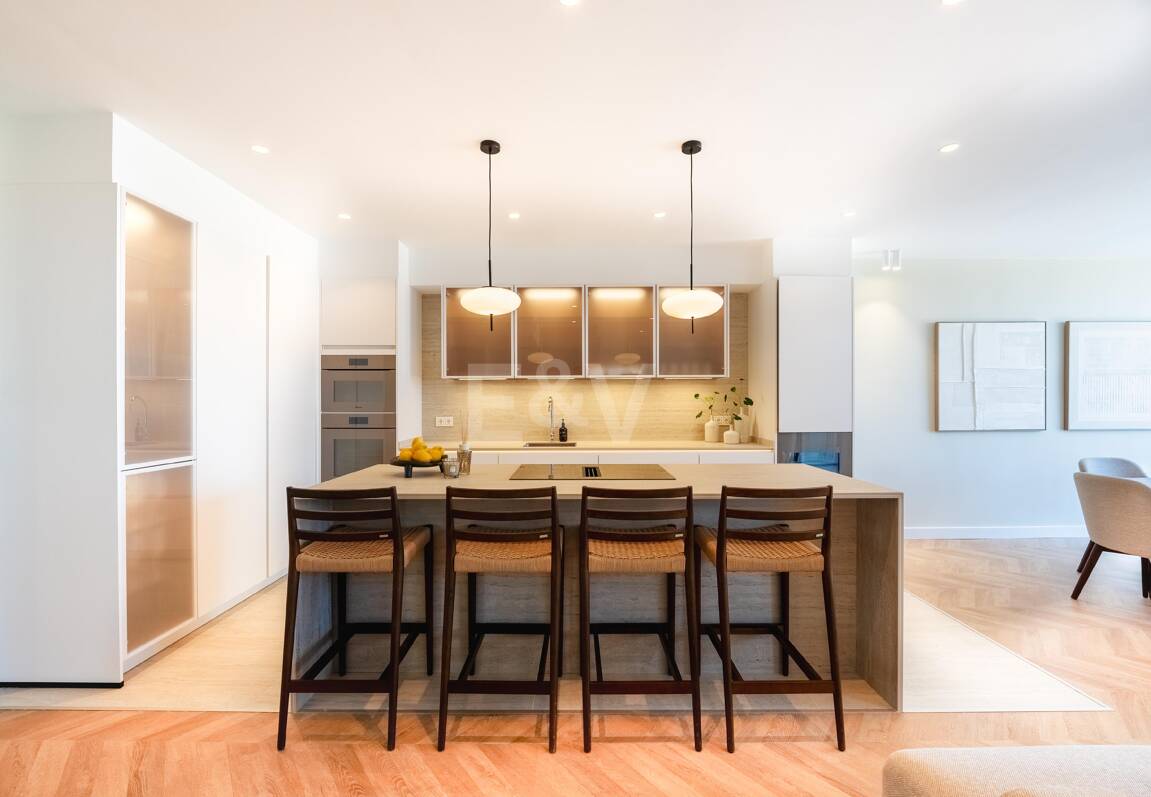 Contemporary Luxury Townhouse Steps from Puente Romano Beach Resort