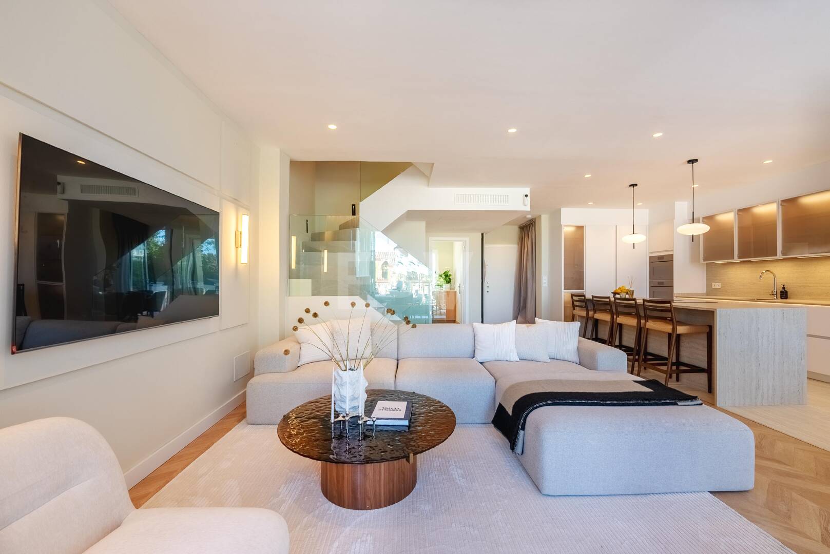 Contemporary Luxury Townhouse Steps from Puente Romano Beach Resort