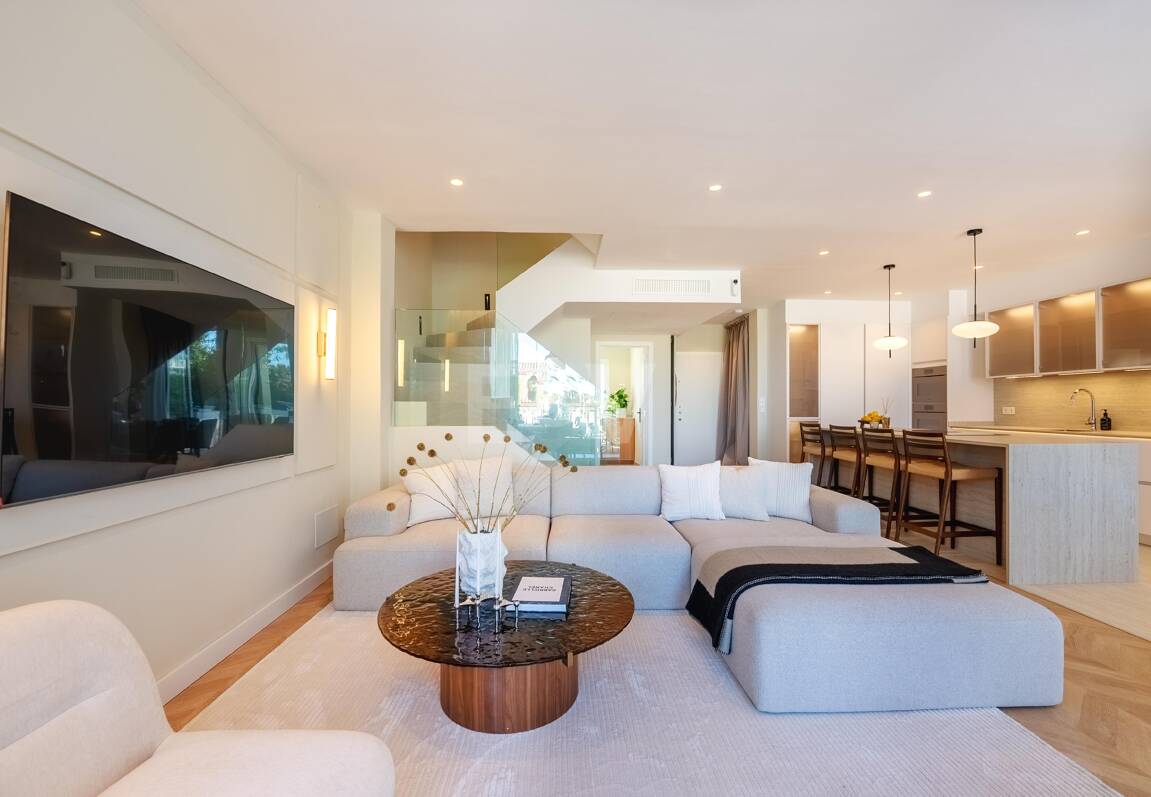 Contemporary Luxury Townhouse Steps from Puente Romano Beach Resort