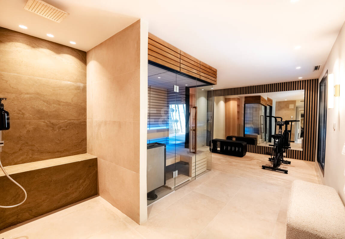 Contemporary Luxury Townhouse Steps from Puente Romano Beach Resort