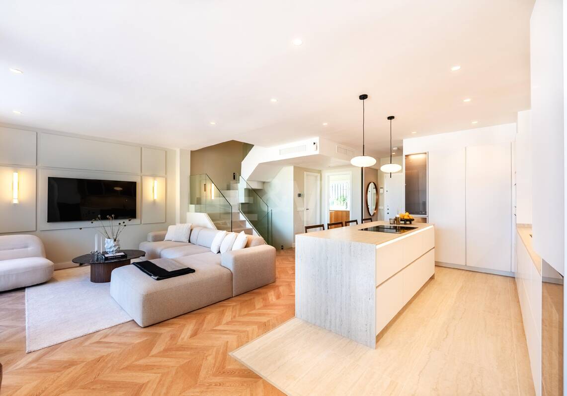 Stylowe współczesne miasta Schody od Puente Romano Beach Resort