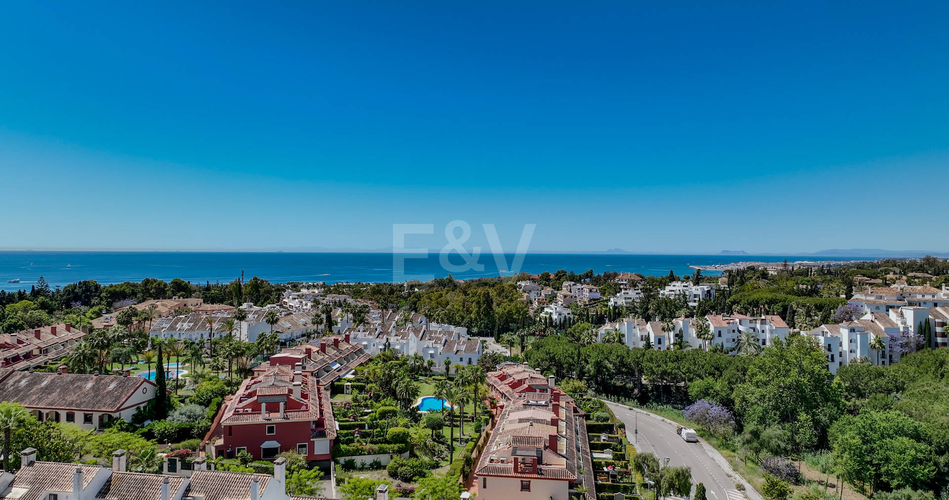 Contemporary Luxury Townhouse Steps from Puente Romano Beach Resort