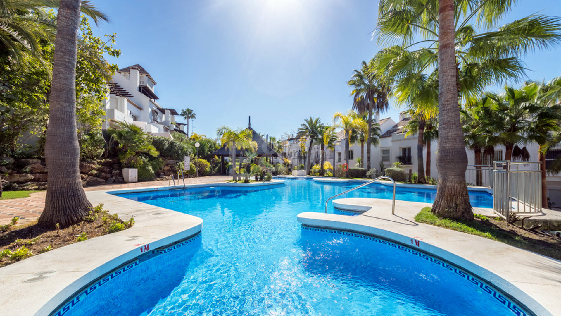 Stylish Contemporary Townhouse Steps from Puente Romano Beach Resort