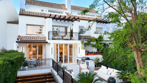Contemporary Luxury Townhouse Steps from Puente Romano Beach Resort