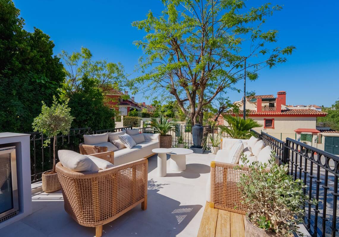 Stylowe współczesne miasta Schody od Puente Romano Beach Resort