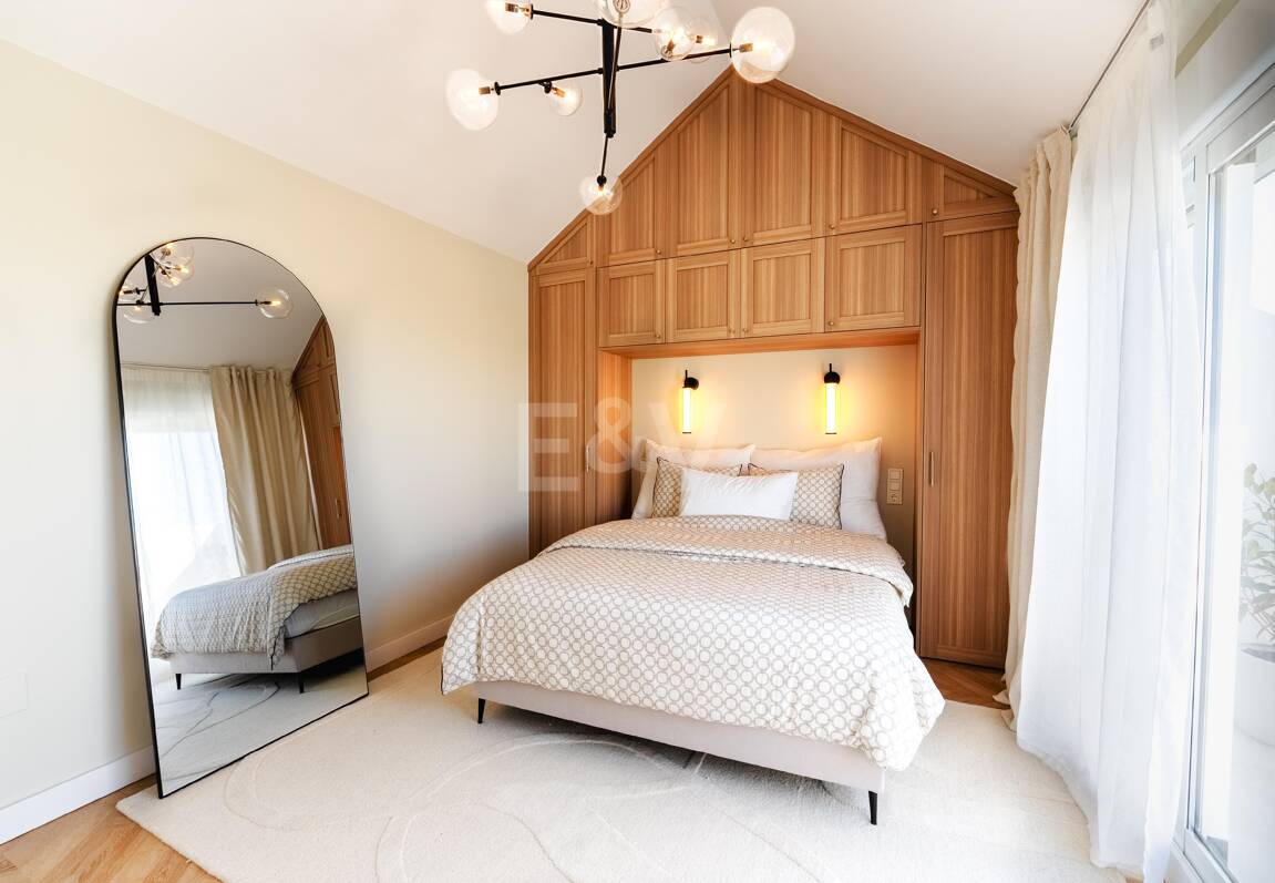 Contemporary Luxury Townhouse Steps from Puente Romano Beach Resort