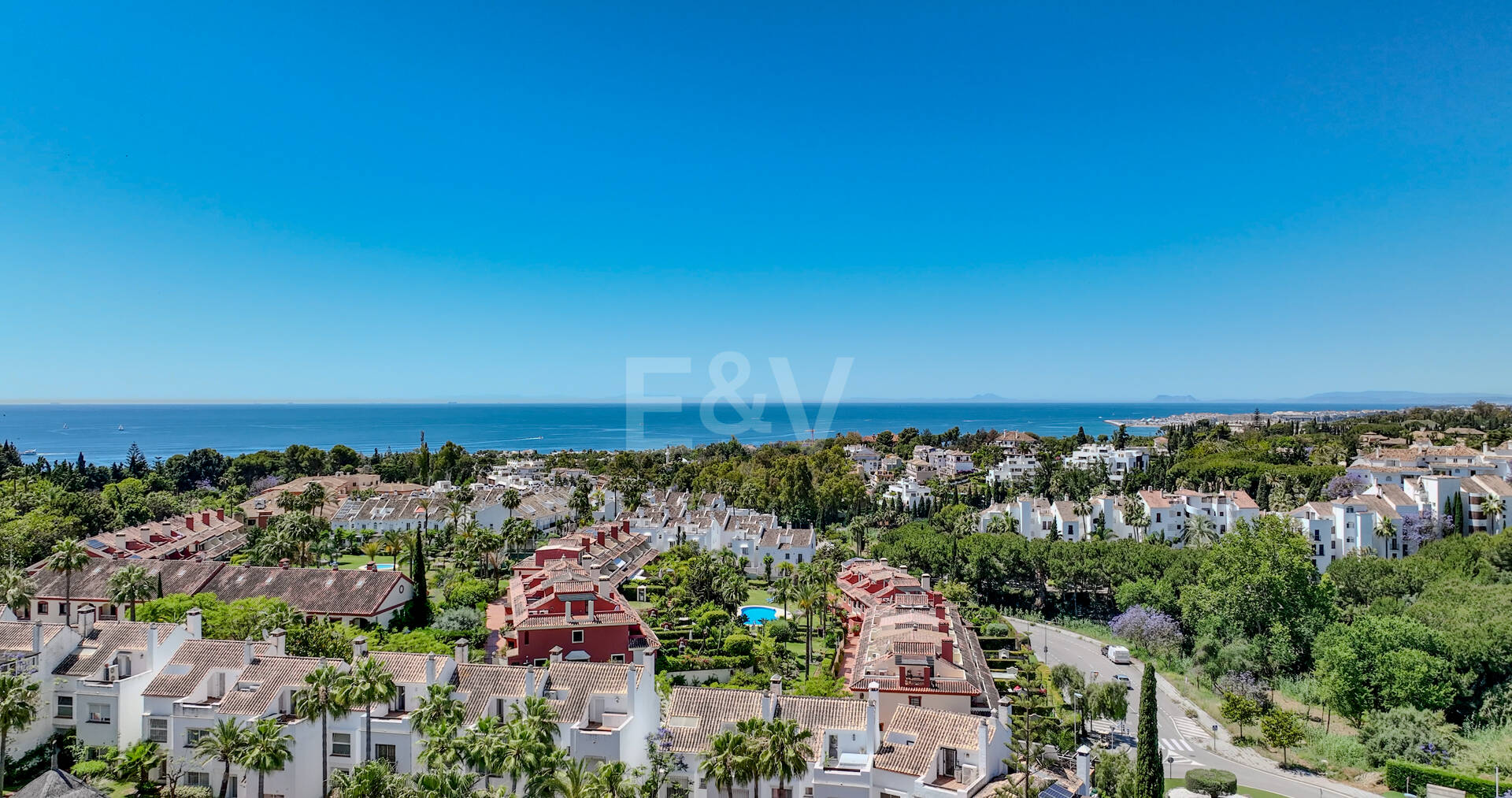 Contemporary Luxury Townhouse Steps from Puente Romano Beach Resort