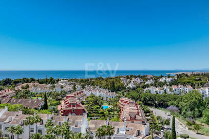 Contemporary Luxury Townhouse Steps from Puente Romano Beach Resort