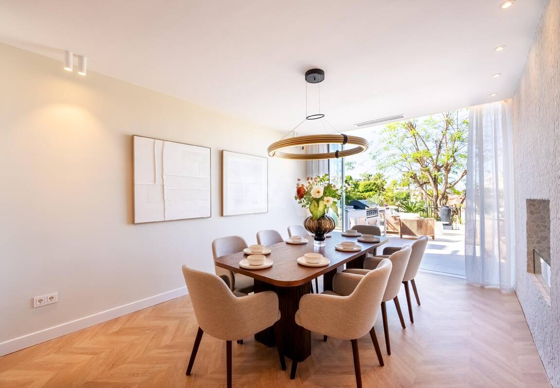 Contemporary Luxury Townhouse Steps from Puente Romano Beach Resort