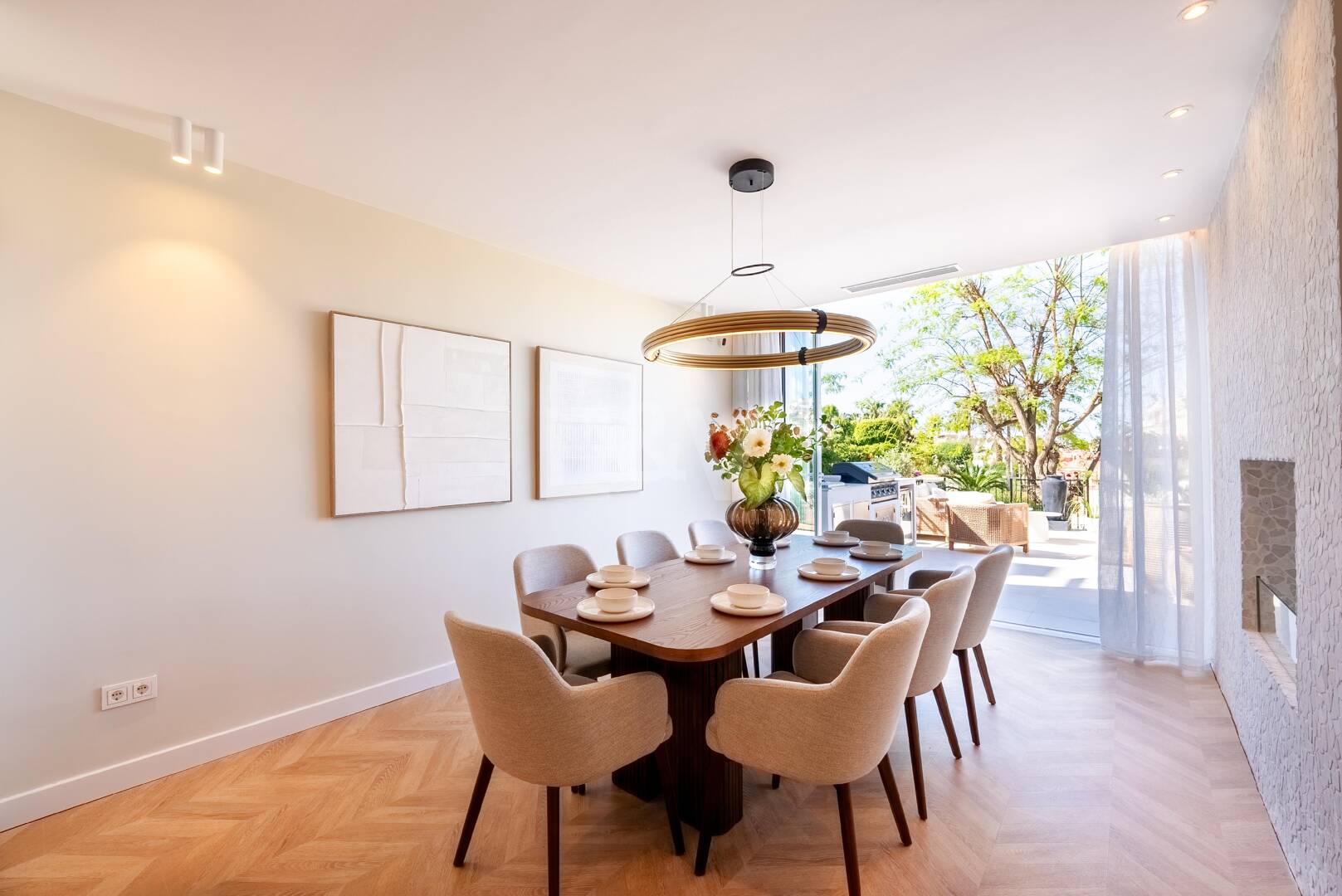 Contemporary Luxury Townhouse Steps from Puente Romano Beach Resort