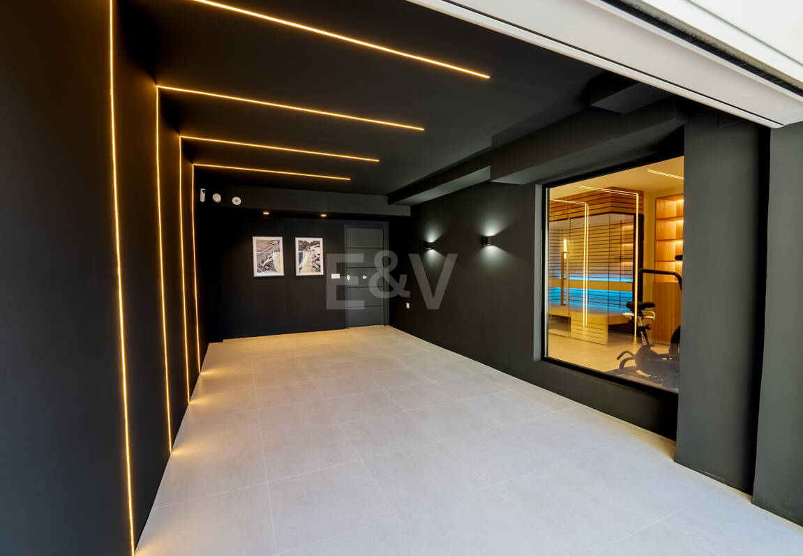 Contemporary Luxury Townhouse Steps from Puente Romano Beach Resort