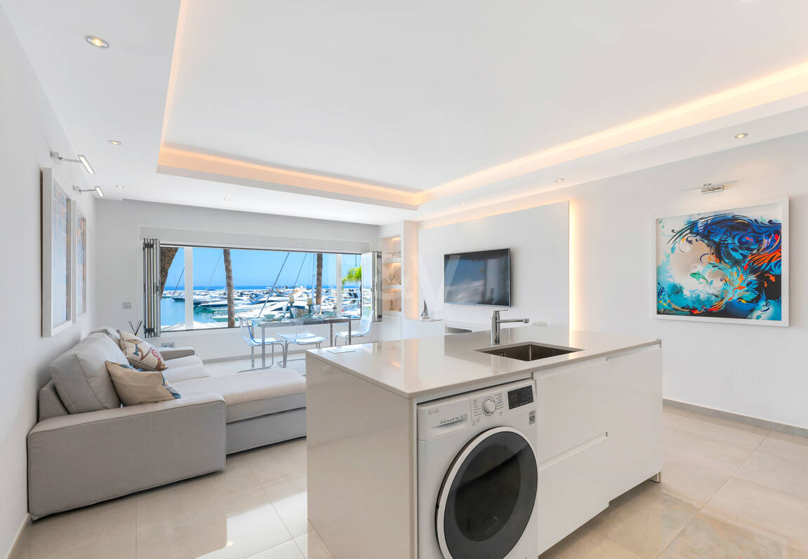 Frontline Puerto Banús – med utsikt över hamnen