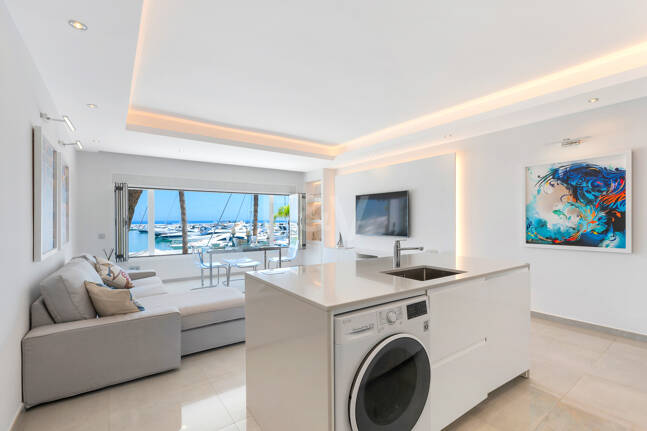 Frontline Puerto Banús – med utsikt över hamnen