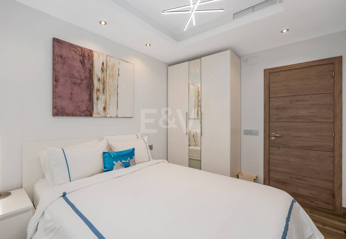 Frontline Puerto Banús – med utsikt över hamnen