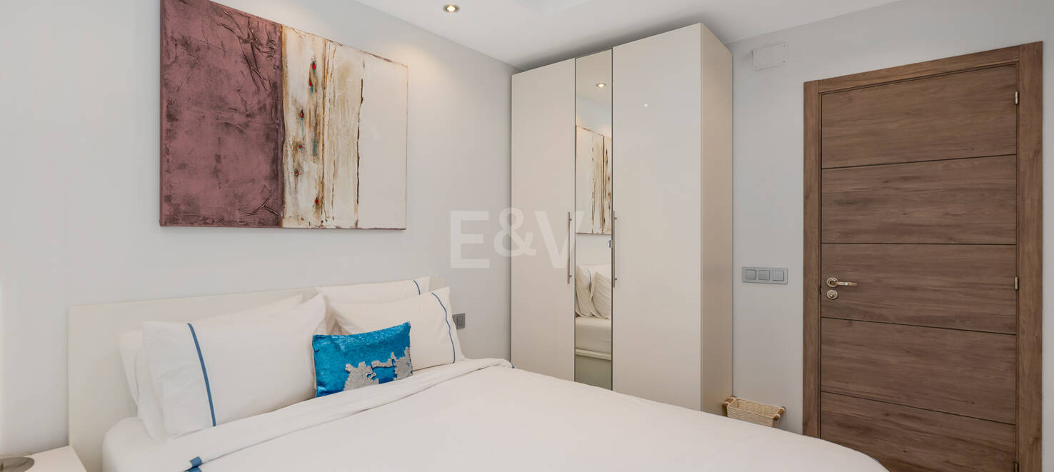 Frontline Puerto Banús – with Harbour Views