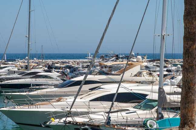 Frontline Puerto Banús – med utsikt över hamnen