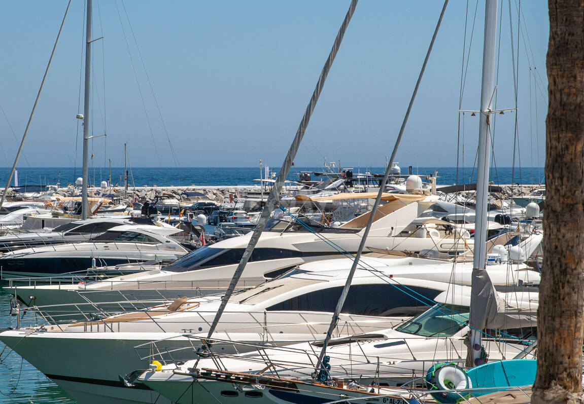 Frontline Puerto Banús – med utsikt över hamnen