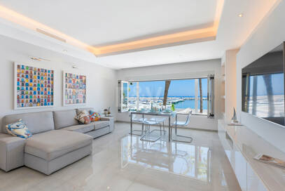 Frontline Puerto Banús – med utsikt över hamnen