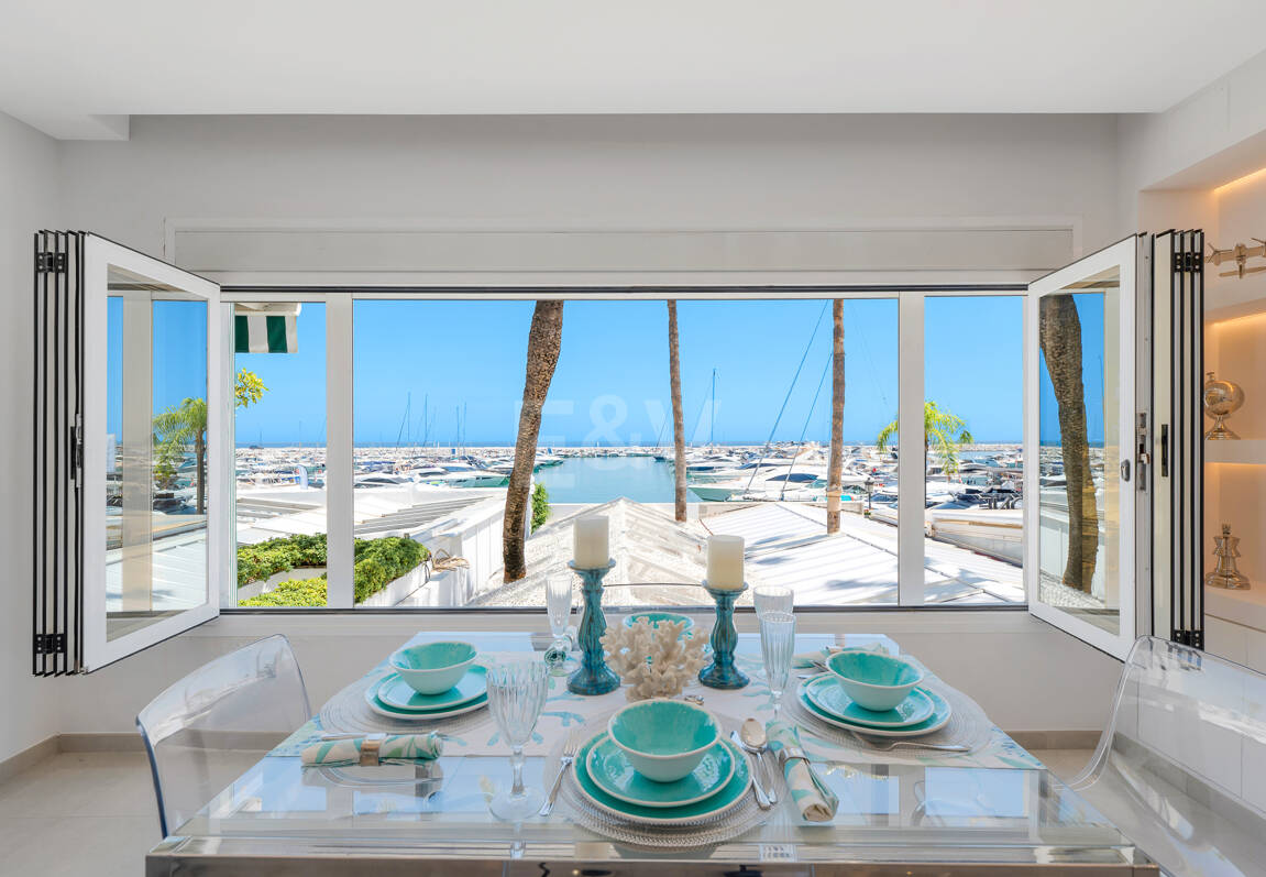 Frontline Puerto Banús – med utsikt över hamnen