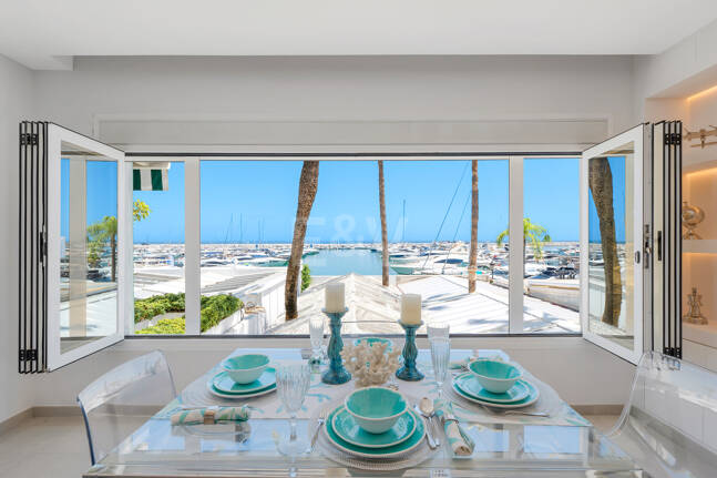 Frontline Puerto Banús – med utsikt över hamnen