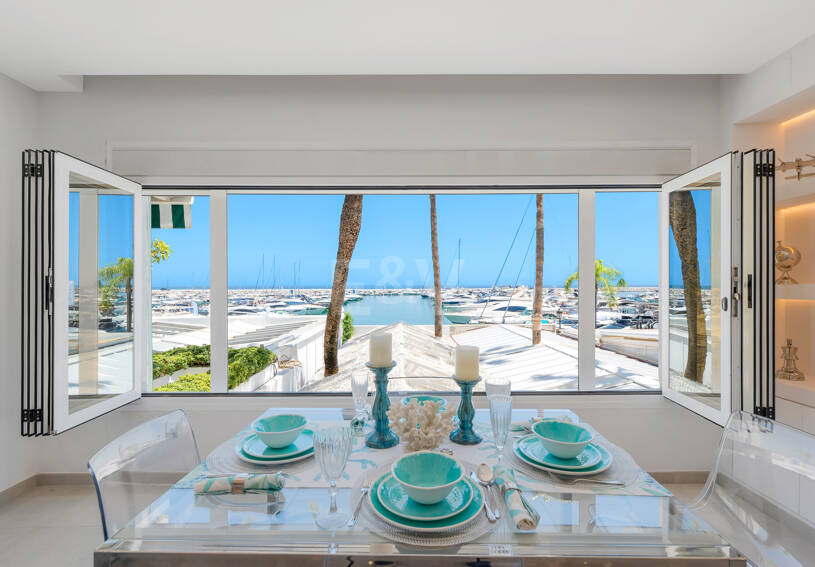 Frontline Puerto Banús – med utsikt över hamnen