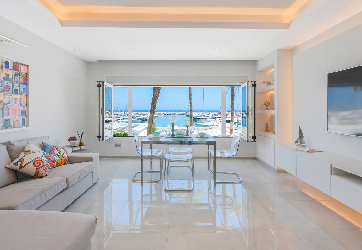 Frontline Puerto Banús – med utsikt över hamnen