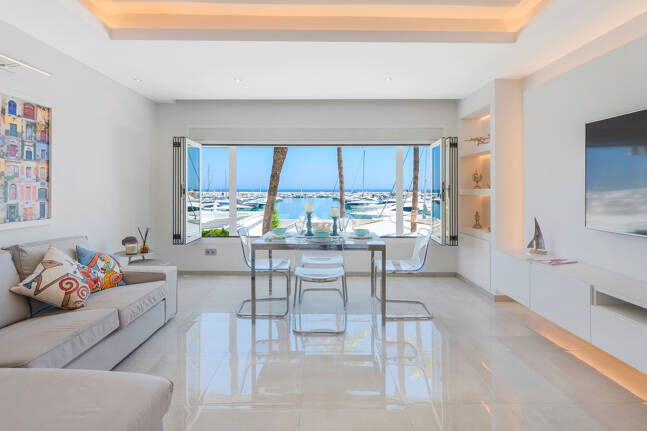 Frontline Puerto Banús – med utsikt över hamnen