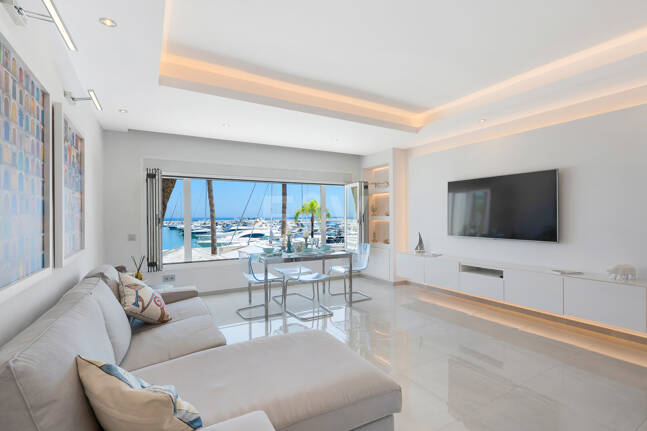 Frontline Puerto Banús – med utsikt över hamnen