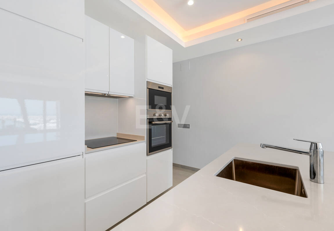 Frontline Puerto Banús – med utsikt över hamnen